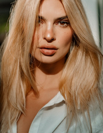 Emily Ratajkowski passe au blond !