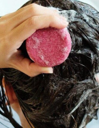 Shampooings : la vague du solide